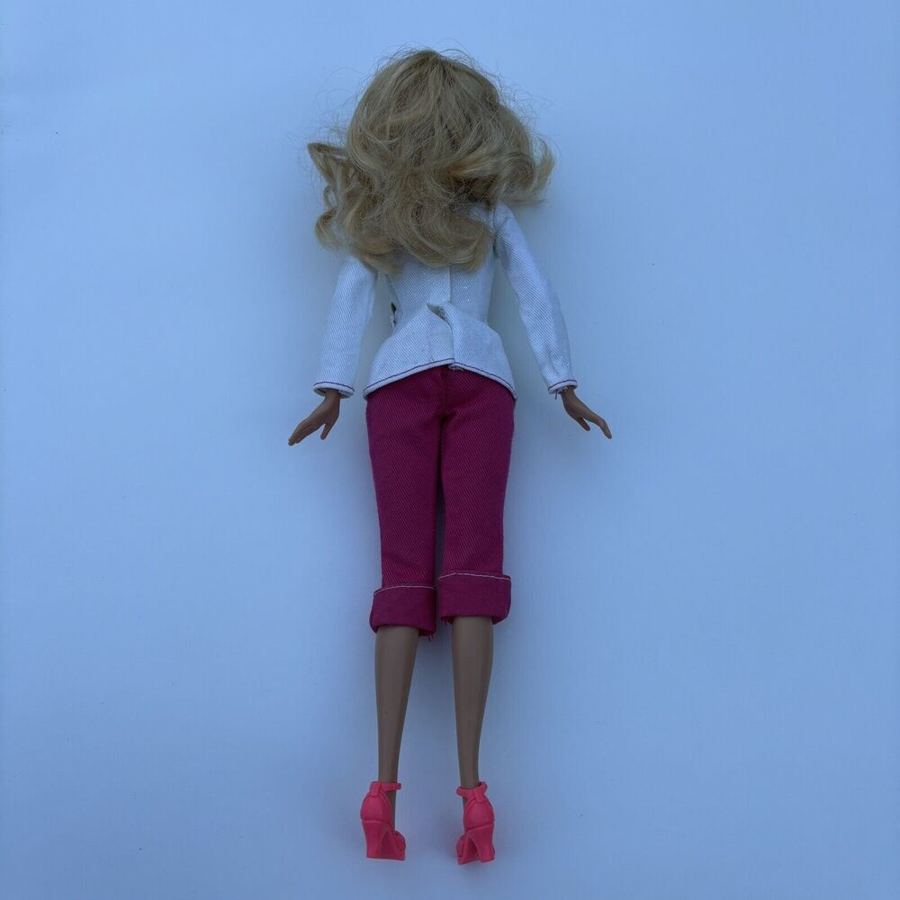 2009 I Can Be Series Kid Doctor Barbie Mattel Career Pediatrician Medicine - Picture 2 of 7